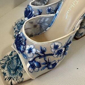 Betsey Johnson Roo Floral Heel Sandals Womens Size: 9M